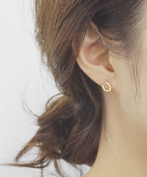 30Pair- S045 Gold Silver Lucky Horseshoe Stud Earrings Horse Shoe Hoof Earrings Cute Letter Alphabet Initial U Stud Earrings