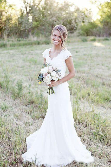 Elegant Country Wedding Dresses Mermaid V Neck Cap Sleeves Bridal Gowns Garden Wedding Gowns Custom Made