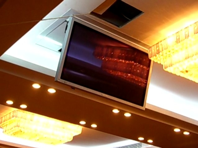 AT 32 - 70 lcd tumber plasma tv remote control lift hanger ceiling tv mount lift,for Swivel save place for home and hotel