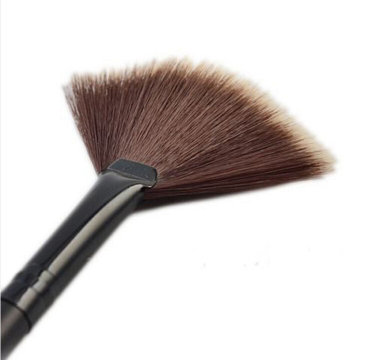 Makeup Brush Slim Fan Shape Powder Concealor Portable Blending Foundation Professional New Fashion
