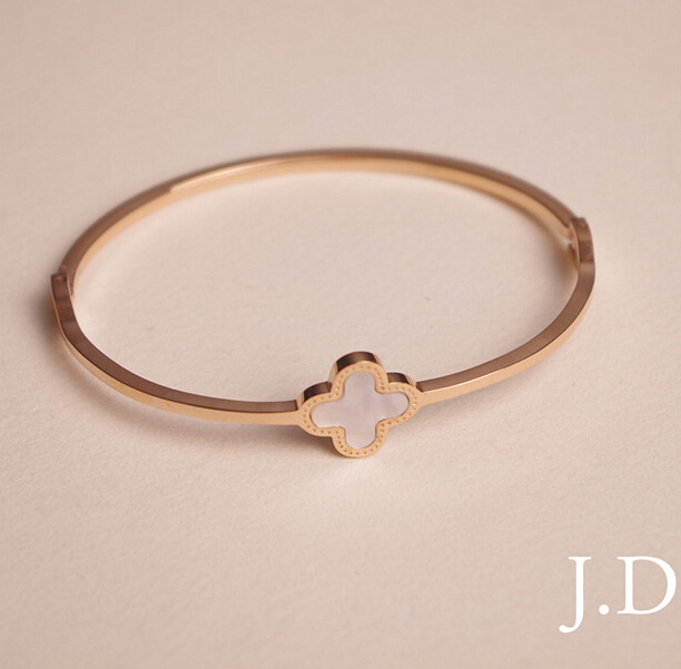 Fashion white shell clover flower women bracelet 316L stainless steel brand lucky four-leaf cuff bangle for Valentine Day gift
Fashion white shell clover flower women bracelet 316L stainless steel brand lucky four-leaf cuff bangle for Valentine Day gift