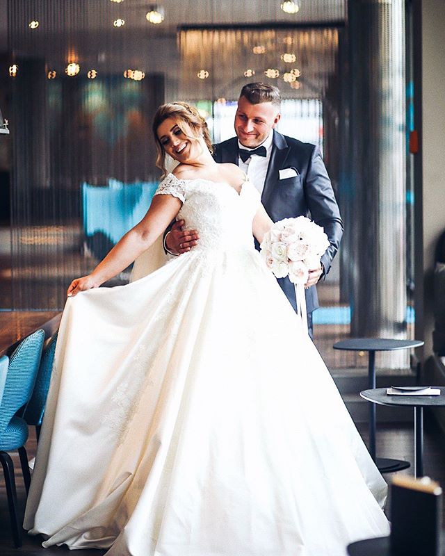 Plus Size Satin Wedding Dresses for Bridal Sweetheart Off Shoulder Wedding Gowns Appliques with Sequins Bride Dresses vestido de casamento, White
Plus Size Satin Wedding Dresses for Bridal Sweetheart Off Shoulder Wedding Gowns Appliques with Sequins Bride Dresses vestido de casamento, White