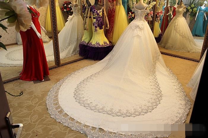 Newest Ball Sparkling Wedding Dresses Luxurious Crystal Beaded Custom Made Bridal Gown Spaghetti Sexy Chapel Train Lace Applaiques 0510