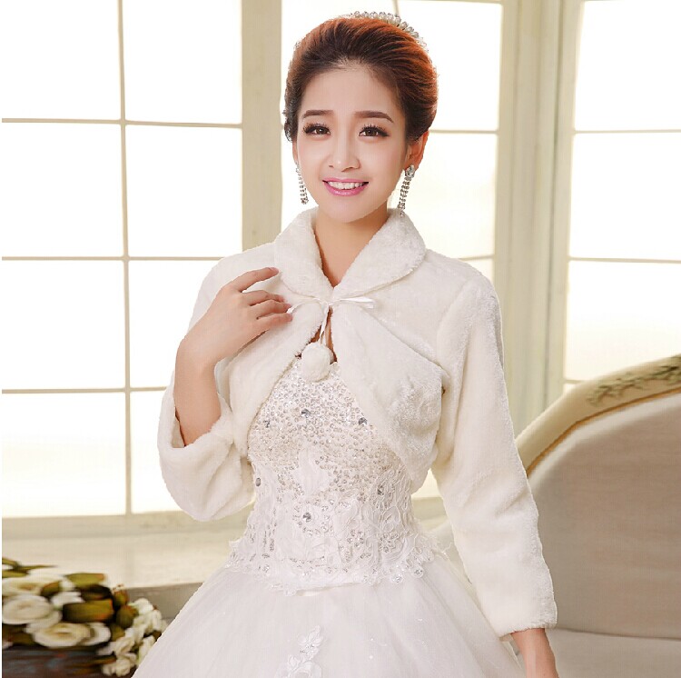 Free Shipping Winter Bride Wedding Jacket Strip wrinkles Long-sleeved Wedding Coat Fake Fur Wraps Capes, Ivory
Free Shipping Winter Bride Wedding Jacket Strip wrinkles Long-sleeved Wedding Coat Fake Fur Wraps Capes, Ivory