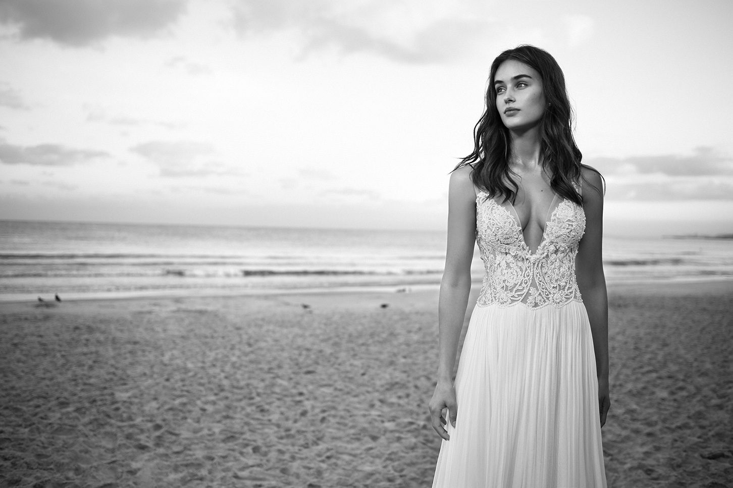 Beach Hod Lihi Dresses Deep V Neck Lace Applique Beads Bridal Gowns Sweep Train Vintage Chiffon Wedding Dress Hottest Intage intage