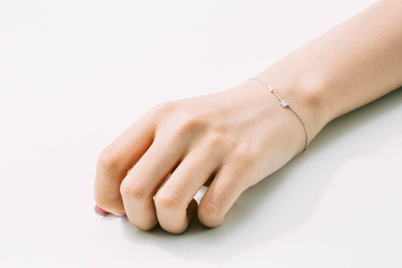 30PCS Simple Tiny Horizontal Arrow Bracelets for Men Cute Stick Sideways Arrow Bracelets Jewelry for Women