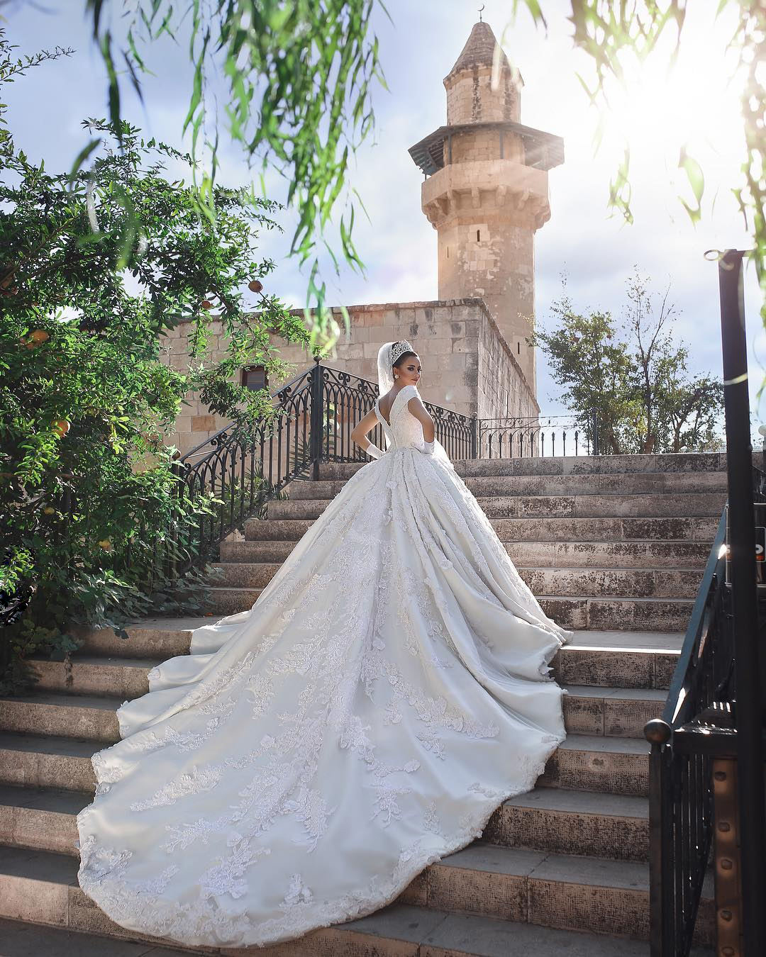 Luxury Princess Wedding Dress With Lace Appliqued Off Shoulder Country Chapel Cathedral Train Custom Made Wedding Dresses Bridal Gowns