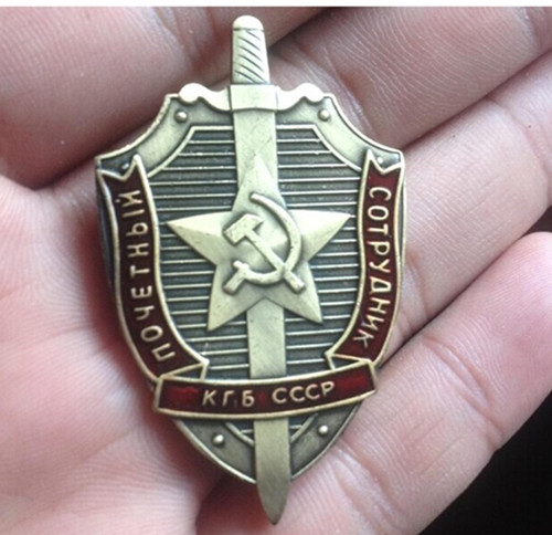 2 pcs/lot. 32mm x 52 mm, Russia KGB Soviet State Security Committee Badge Russian Emblem Medal army badge
2 pcs/lot. 32mm x 52 mm, Russia KGB Soviet State Security Committee Badge Russian Emblem Medal army badge