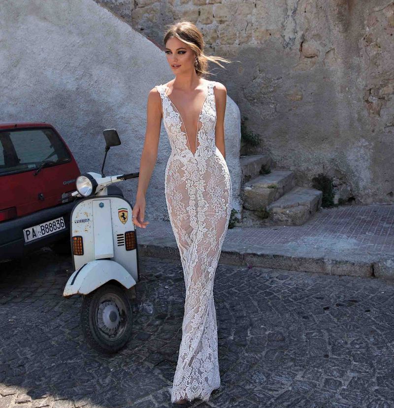 Berta Backless Beach Wedding Dresses Deep V Neck Lace Bridal Gowns Summer Sheath Bohemian Appliqued Floor Length Boho Vestido De Novia