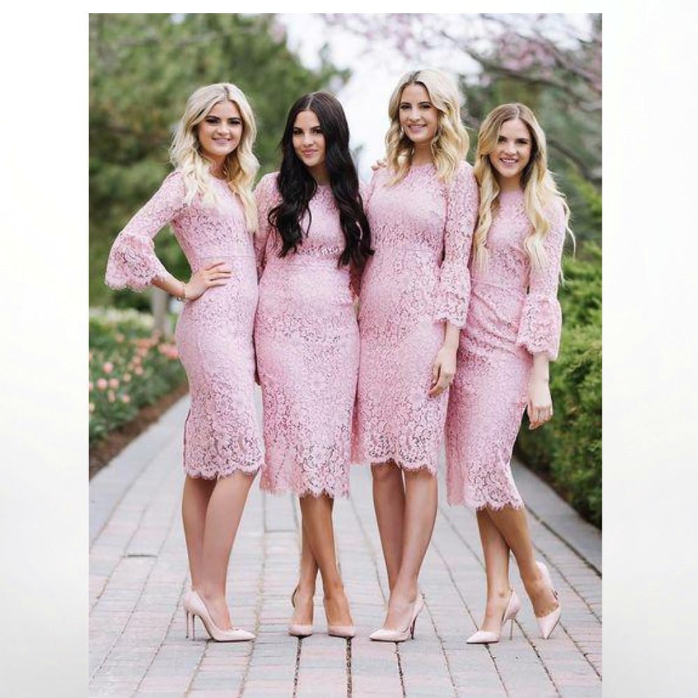Glamorous Long Sleeves Bridesmaid Dresses Jewel Neck Full Lace Knee Length Wedding Guest Dress Stylish Bottom Split Bridesmaids Dresses
Glamorous Long Sleeves Bridesmaid Dresses Jewel Neck Full Lace Knee Length Wedding Guest Dress Stylish Bottom Split Bridesmaids Dresses