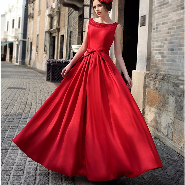 Retro Prom Dresses Modest Red Black Ball Gowns Gothic Prom Dresses Gold Lace Appliques Vintage Party Dresses