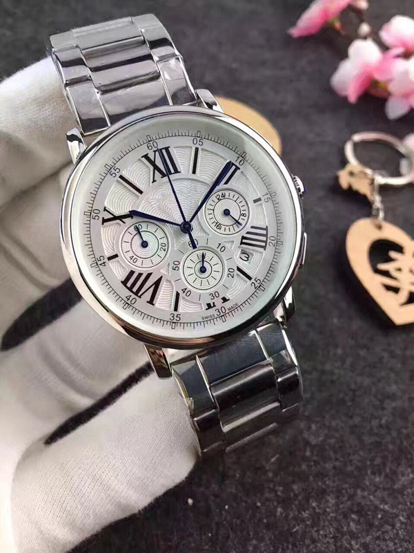 all the small seconds are made by the men's diamond , steel quartz the relogies, Slivery;brown
all the small seconds are made by the men's diamond , steel quartz the relogies, Slivery;brown