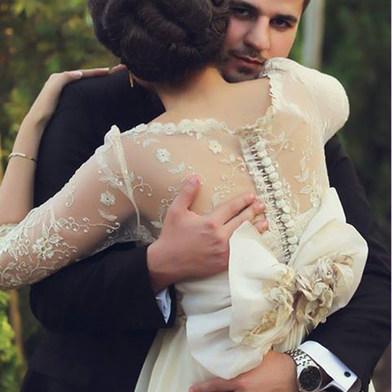 3/4 Long Sleeve Cheap Vestios De Marriage Wedding Dresses Sheer Saudi Arabia Lace Appliques Arabic Wedding Gowns with Button Back, Same as image
3/4 Long Sleeve Cheap Vestios De Marriage Wedding Dresses Sheer Saudi Arabia Lace Appliques Arabic Wedding Gowns with Button Back, Same as image