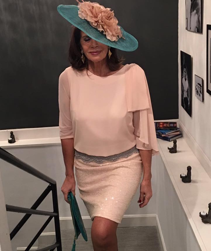 Stylish Sequined Mother Of The Bride Dresses With Half Sleeves Bateau Neck Wedding Guest Dress Chiffon Plus Size Knee Length Evening Gowns
Stylish Sequined Mother Of The Bride Dresses With Half Sleeves Bateau Neck Wedding Guest Dress Chiffon Plus Size Knee Length Evening Gowns