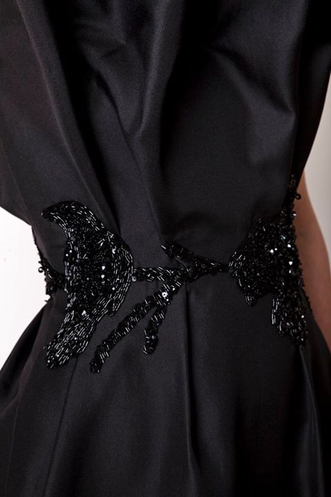 Special Design Black Evening Dresses Sleeveless Vintage Prom Gowns Pageant Column Ruffle Sash High Neck Floor Length Formal Party Gowns