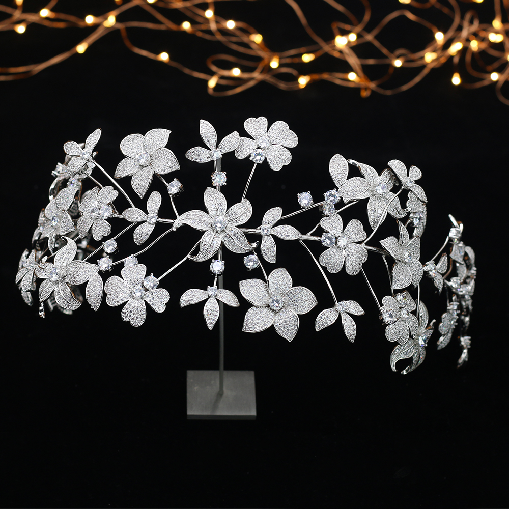 Luxury Chic Stretchy Crowns Tiaras for Brides Zircon Bridal Hair Accessories Wedding Crowns tiara de boda diadema
Luxury Chic Stretchy Crowns Tiaras for Brides Zircon Bridal Hair Accessories Wedding Crowns tiara de boda diadema