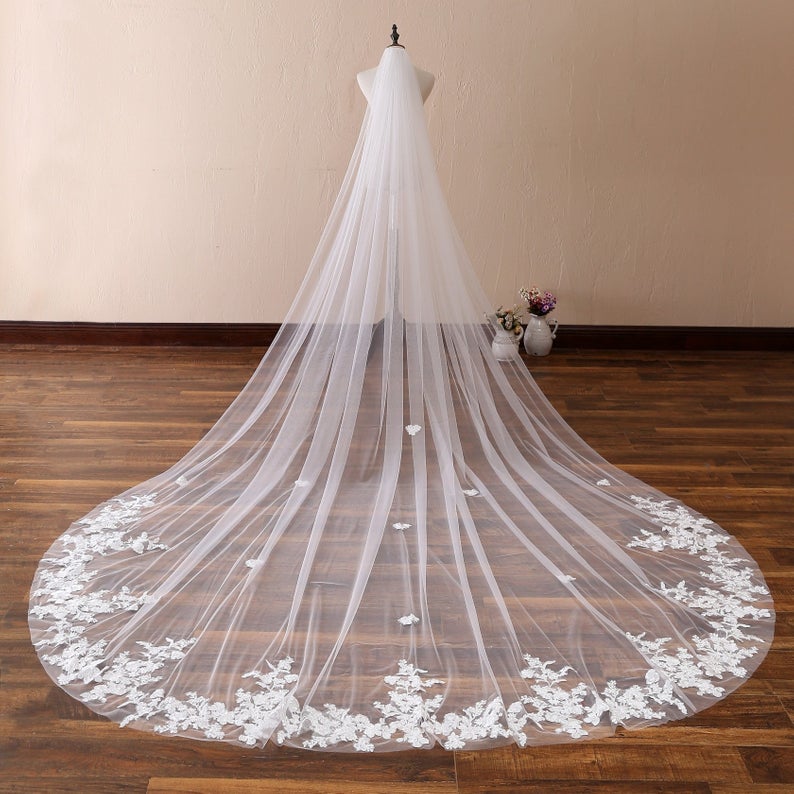 Hot Selling Cheap Wedding Veils With Comb Lace Chapel Length Appliques Edge Bridal Veils White One Layers Custom Made Long Wedding Veil, Ivory
Hot Selling Cheap Wedding Veils With Comb Lace Chapel Length Appliques Edge Bridal Veils White One Layers Custom Made Long Wedding Veil, Ivory