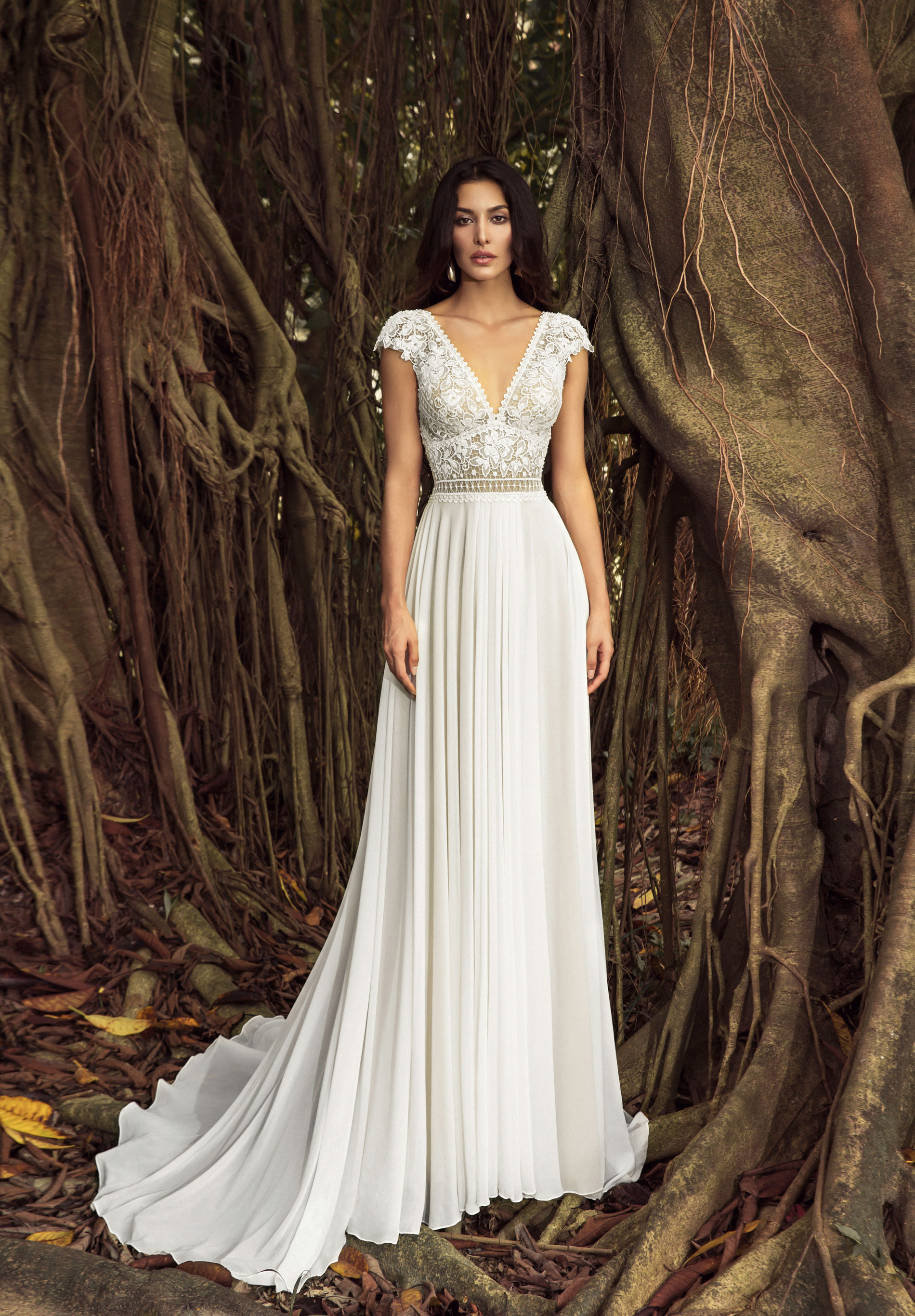 Bohemia 2019 Chiffon Beach Wedding Dresses Lace Appliqued A Line V Neck Cap Sleeve Boho Bridal Gowns Robe De Mariée