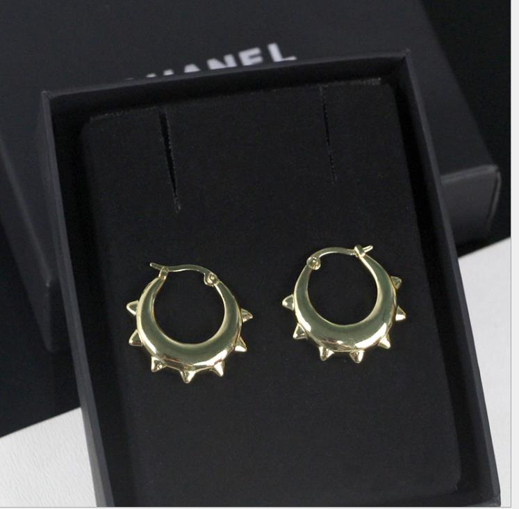 New 18K Gold Earrings simple geometric shape brass material glossy metal stud
New 18K Gold Earrings simple geometric shape brass material glossy metal stud