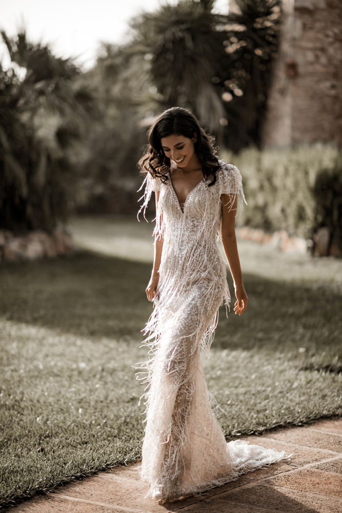 luxury feather beads mermaid wedding dresses lace appliqued short sleeve v neck bridal gowns sweep train robe de marie