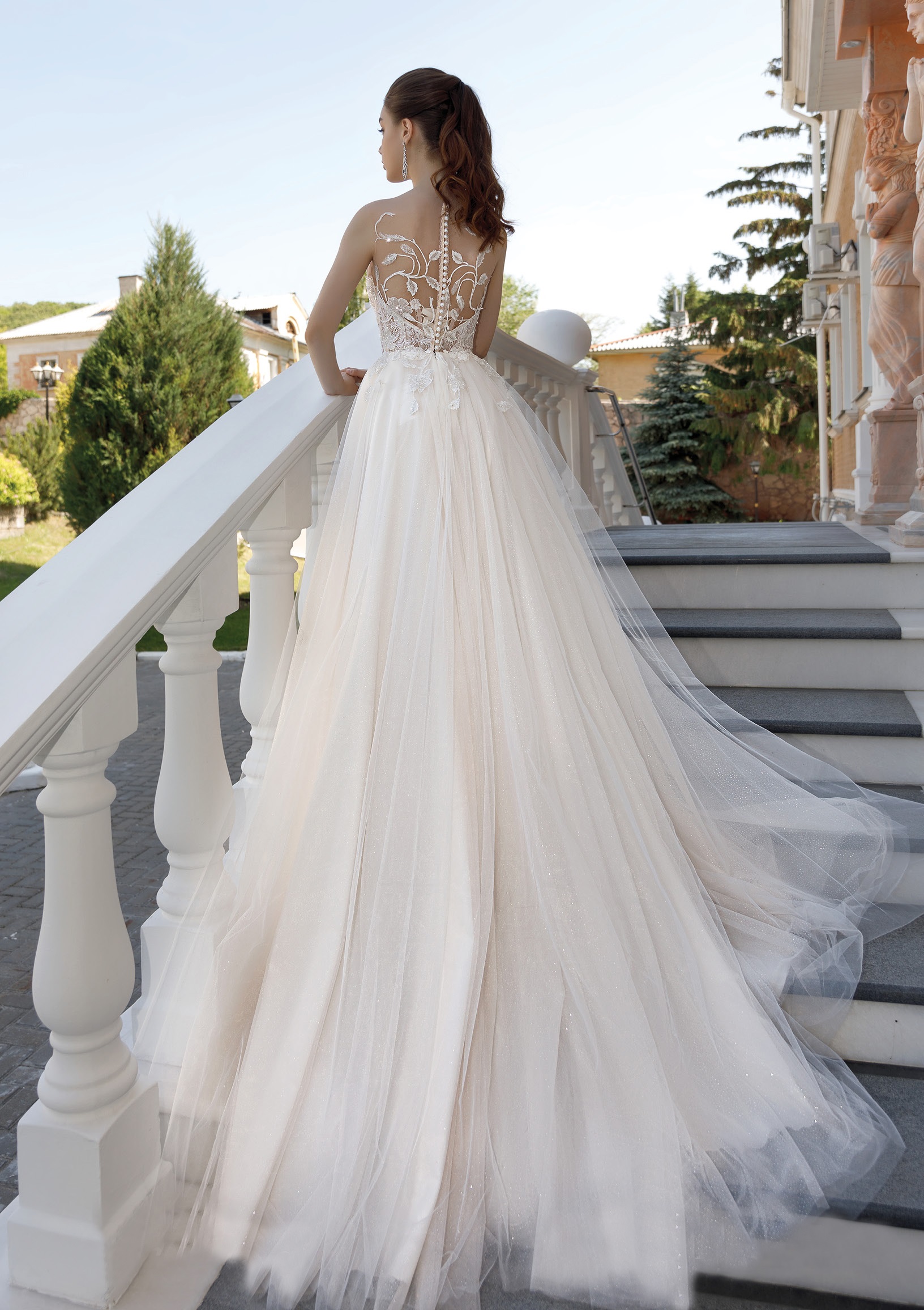 Spring New A Line Wedding Dresses Illusion Sheer Neck Appliques Bridal Gowns See Through Backl Beach Wedding Dress