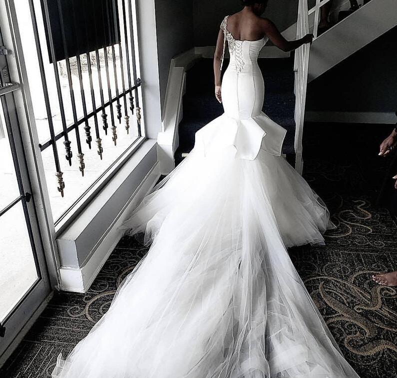2020 Arabic plus size mermaid wedding dresses beaded applique robes de soirée sheer illusion One Shoulder Wedding Gowns Beaded court Train