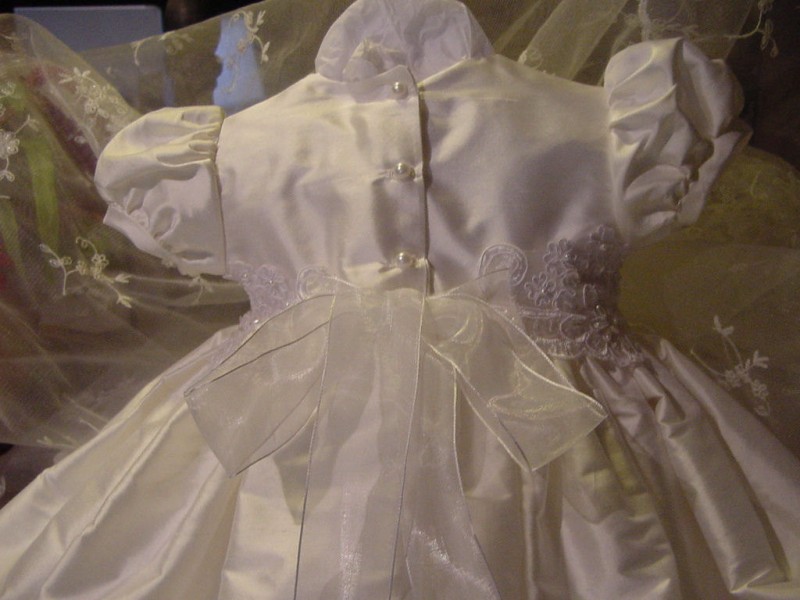 Hot Sale 2019 Lace Christening Gowns For Baby Girls Short Sleeve Applique Baptism Dresses Flower Girls Dress For Weddings With Bonnet