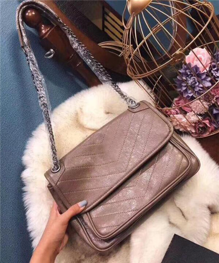 Classic Women Top Quality V Wave Pattern Flap Chain Bag Oil Wax Real Leather Shoulder Handbag Bags Crossbody Purse Messenger bag, Beige
Classic Women Top Quality V Wave Pattern Flap Chain Bag Oil Wax Real Leather Shoulder Handbag Bags Crossbody Purse Messenger bag, Beige