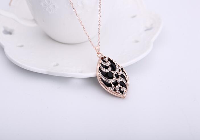 Bridal Jewelry Sets for Wedding decorations Wedding accessories Necklace set with two pieces earrings wedding jewelry