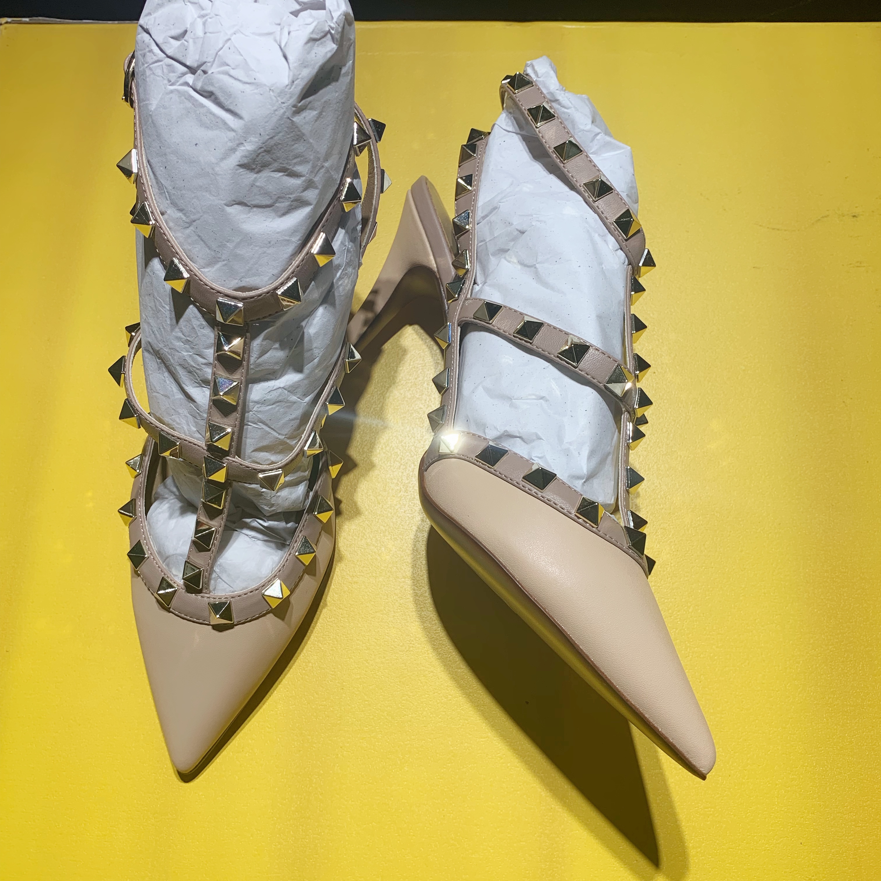 Casual Designer Sexy lady fashion Brand Women Nude patent leather studded spikes point toe high heels bride wedding shoes 9cm, Black
Casual Designer Sexy lady fashion Brand Women Nude patent leather studded spikes point toe high heels bride wedding shoes 9cm, Black