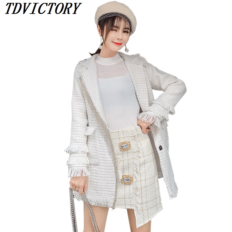 White Tweed 2 Piece Set Women Tassel Jacket and Skirt 2018 Winter Lapel Long Woolen Coat + Plaid Diamonds Button Mini Skirt Suit, As picture
White Tweed 2 Piece Set Women Tassel Jacket and Skirt 2018 Winter Lapel Long Woolen Coat + Plaid Diamonds Button Mini Skirt Suit, As picture