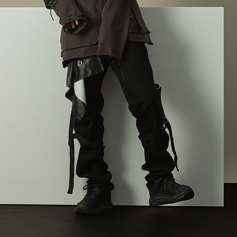 New 2020 trendy male functional wind punk wind trousers men' personality bandage hip hop jeans, Black
New 2020 trendy male functional wind punk wind trousers men' personality bandage hip hop jeans, Black