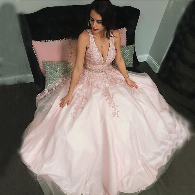 Backless Stunning Lace Prom Dresses V Neck Sleeveless Appliqued Formal Dress or Length A e Tulle Beaded Sash Evening Gowns