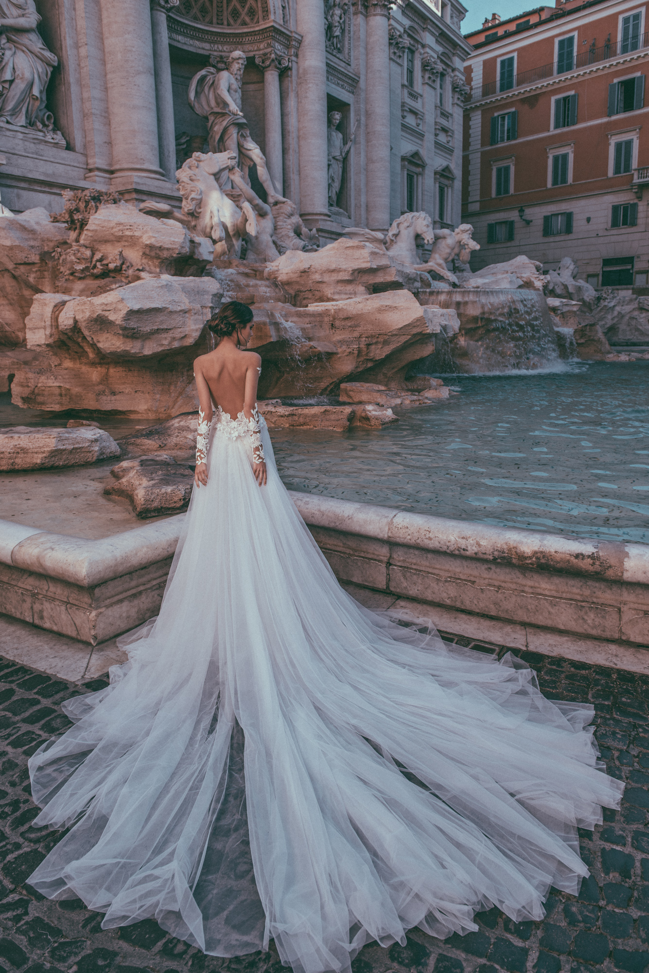 Julia Kontogruni 2019 Wedding Dresses Sheer Neck Long Sleeve Lace Applique Bridal Gowns Side Split Beach Wedding Dress Vestido De Novia
