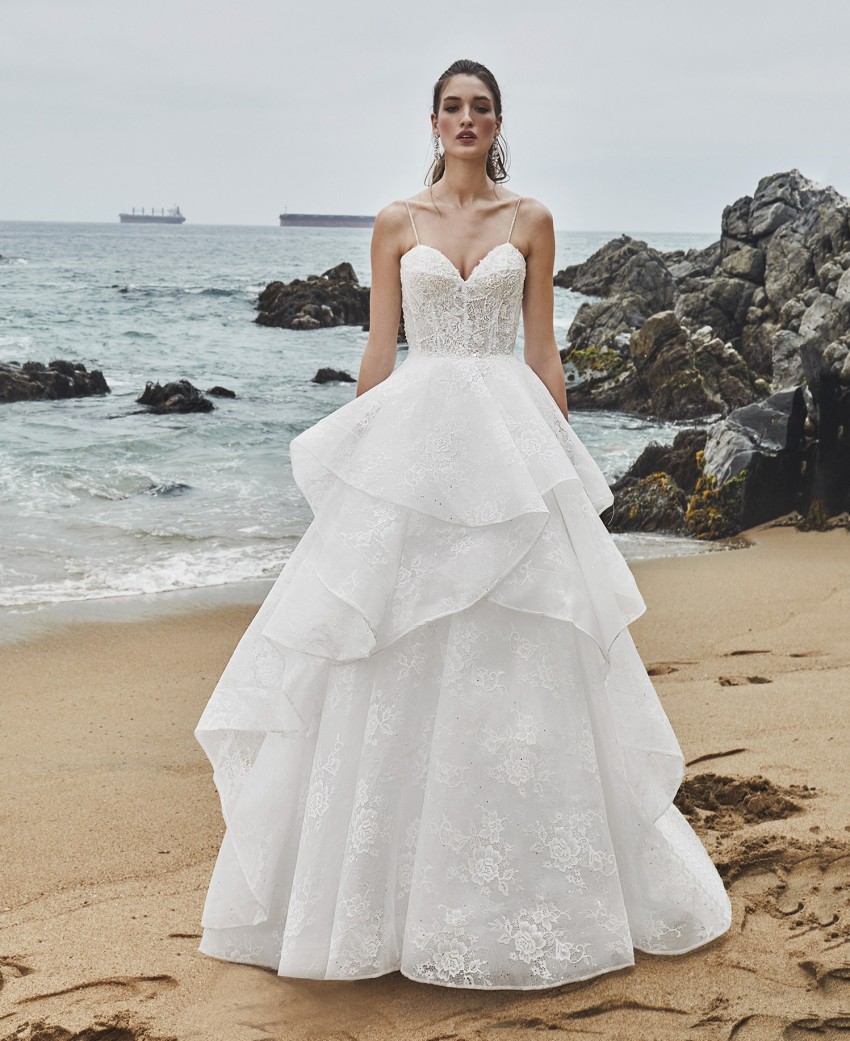 A Classy E Tiered Lace Wedding Dresses Spaghetti Straps Sleeveless Sequined Bridal Gowns Sweep Train Plus Size Robes De Mari E