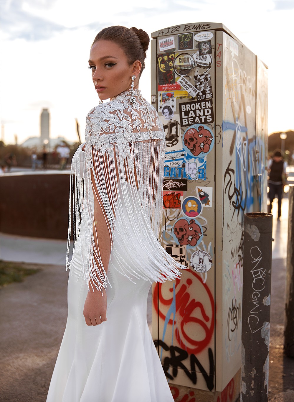 Mermaid Wedding Elegant Dresses With Lace Tassels Shawl Bridal Gowns Sweep Train Satin Trumpet Robe De Marie