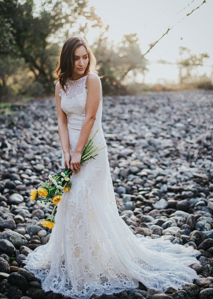 2019 Backless Mermaid Wedding Dresses Spaghetti Lace Appliqued Sweep Train Beach Wedding Dress Custom Made Boho Bohemian Bridal Gowns