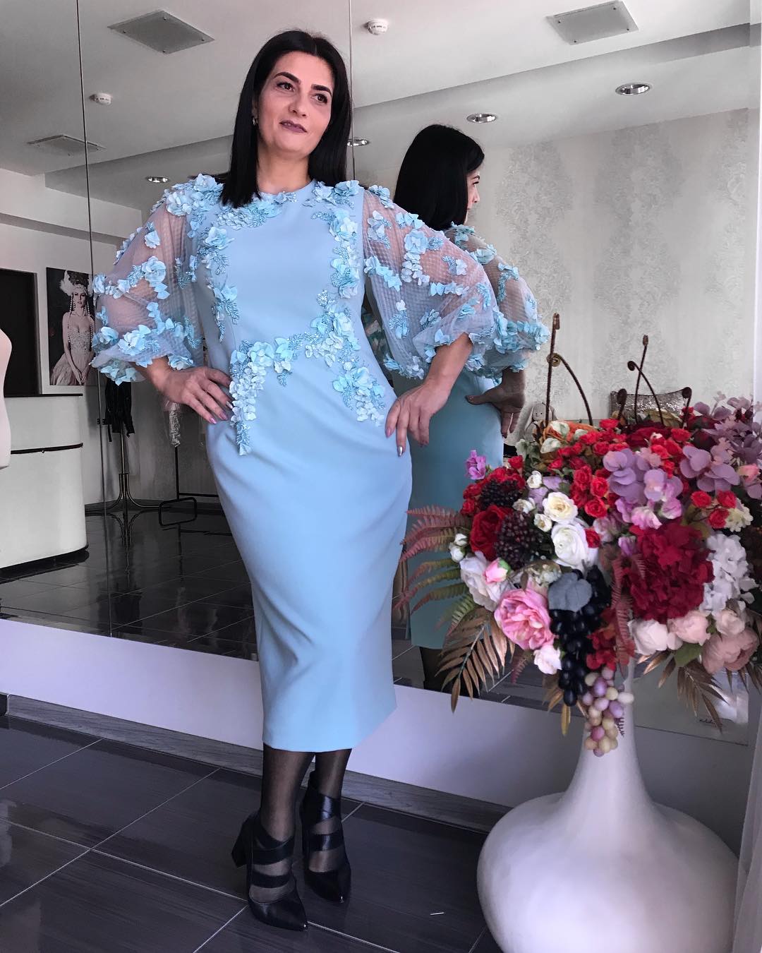 Modest New Arrival Evening Dresses Jewel Neck Long Sleeve Satin Sequins Applique Beads Formal Dresses Zipper Tea Length Party Gowns