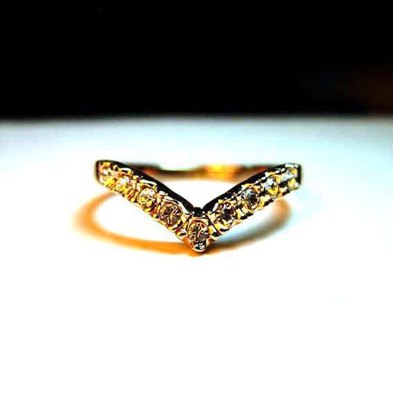 Micro Insert Gold-plated V Constituent String Ring Woman Fund Set Simulation Diamond Ring Simple Collocation Changeable Row Diamond Ring
Micro Insert Gold-plated V Constituent String Ring Woman Fund Set Simulation Diamond Ring Simple Collocation Changeable Row Diamond Ring