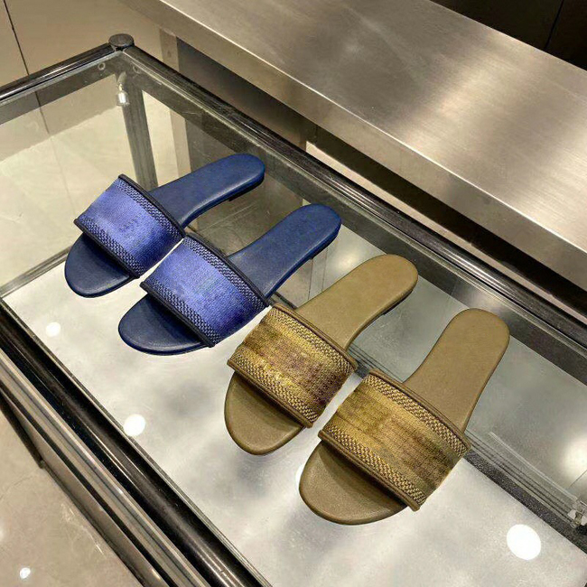 Arrival Luxurious Designers Paris Given Sandals Fashion Men Women Sliders Summer Beach Slippers Outdoor Shoes Paris Designer Flip Flops, Blue
Arrival Luxurious Designers Paris Given Sandals Fashion Men Women Sliders Summer Beach Slippers Outdoor Shoes Paris Designer Flip Flops, Blue