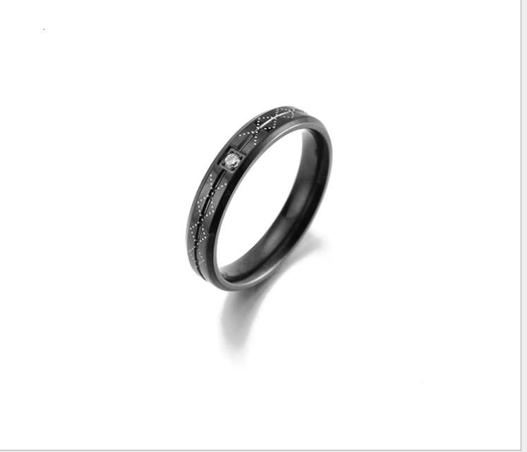 Japanese and Korean style trendsetter black diamond ring new simple black diamond titanium steel ring