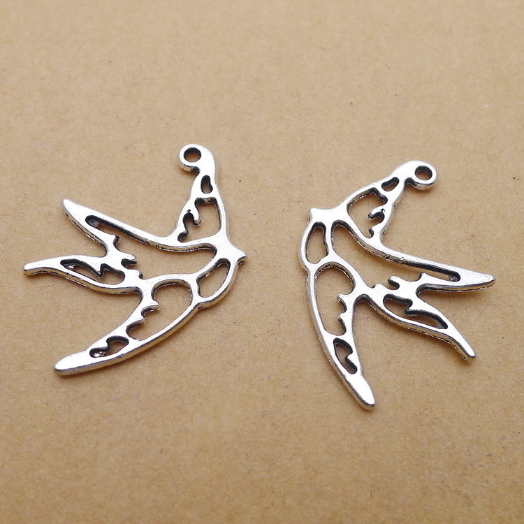 B3098 28*25mm Hollow Out Swallow Ancient Silver Combine Gold Product Parts 100 Individual / Package 2 G
B3098 28*25mm Hollow Out Swallow Ancient Silver Combine Gold Product Parts 100 Individual / Package 2 G
