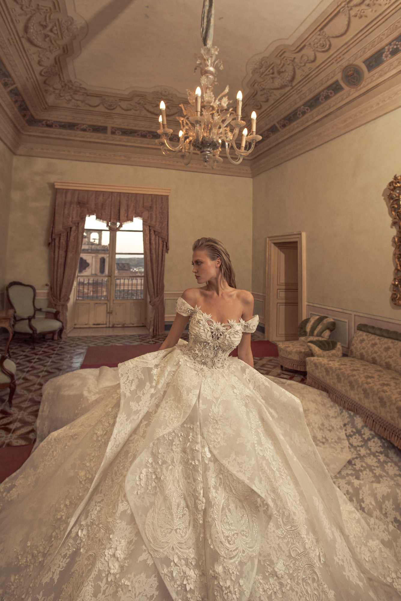 Julia Kontogruni Vintage Wedding Dresses 2019 Off Shoulder Lace Applique Beaded Tiered Skirts Plus Size Chapel Wedding Dress Bridal Gowns