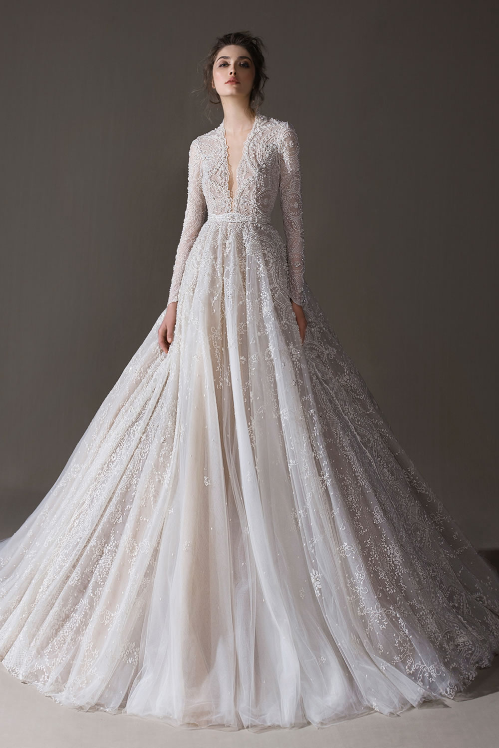 2020 Bohemian Bridal Dresses V Neck Appliqued Beaded Long Sleeves Wedding Dress Open Back Ruffle Sweep Train Custom Made Robes De Mariée