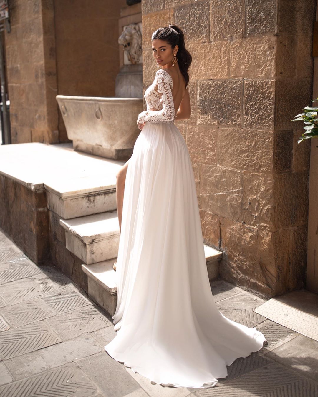 Backless Stylish Lace Beach Wedding Dresses Sheer Deep V Neck Long Sleeves Bridal Gowns A Line Side Split Chiffon Robe De Marie