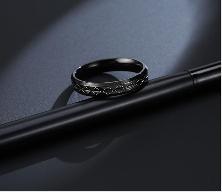 Japanese and Korean style trendsetter black diamond ring new simple black diamond titanium steel ring