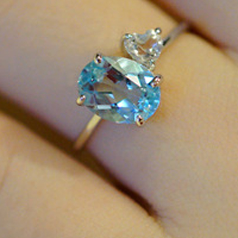 2019 Elegant Oval and Heart blue CZ Lover rings for girlfriend Cute girls Simple party jewelry Engagement Wedding ring size 6-10
2019 Elegant Oval and Heart blue CZ Lover rings for girlfriend Cute girls Simple party jewelry Engagement Wedding ring size 6-10