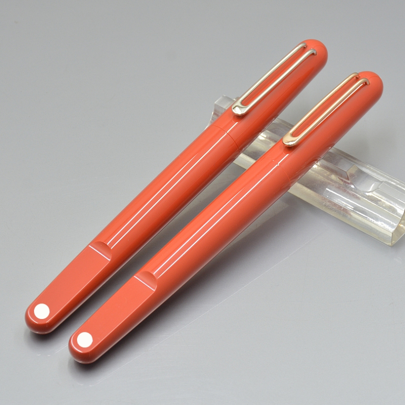 Promotion - Luxury Mt pens High quality M series Magnetic Cap Roller ball pen Red Black Resin and Plating carving office school supplies As Gift, As picture shows
Promotion - Luxury Mt pens High quality M series Magnetic Cap Roller ball pen Red Black Resin and Plating carving office school supplies As Gift, As picture shows