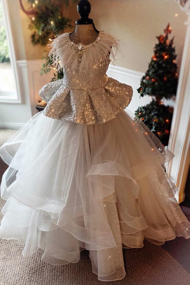 Silver Girls Pageant Dresses Jewel Neck Lace Feather Crystal Tiered Skirts Cute Flower Girls Dress Modest A Line Kids Party Gowns