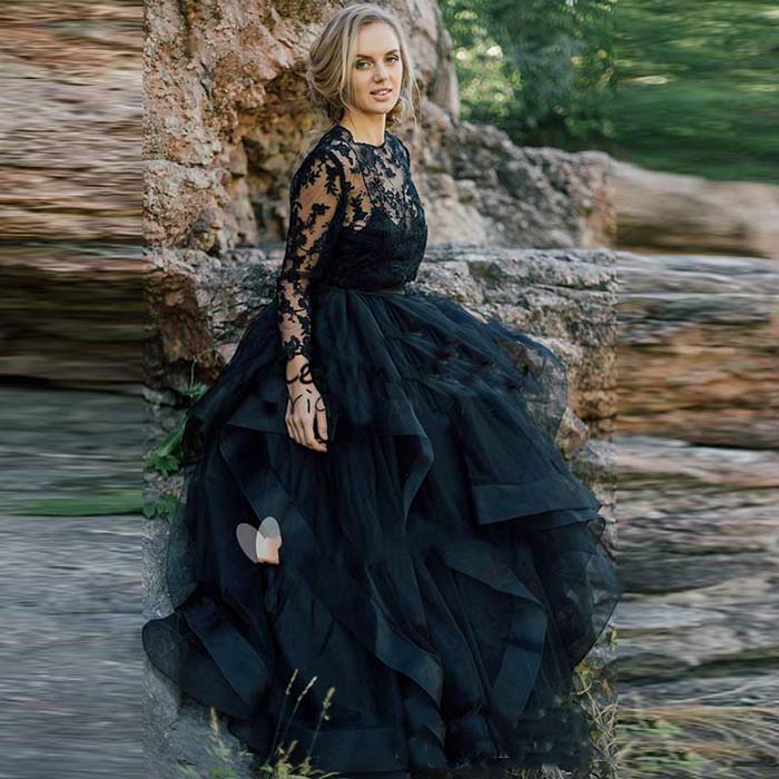 Country Black Gothic Wedding Dresses Sheer Neck Lace Bohemia Bridal Gown Cheap Ruffles Long Sleeve robes de mariée